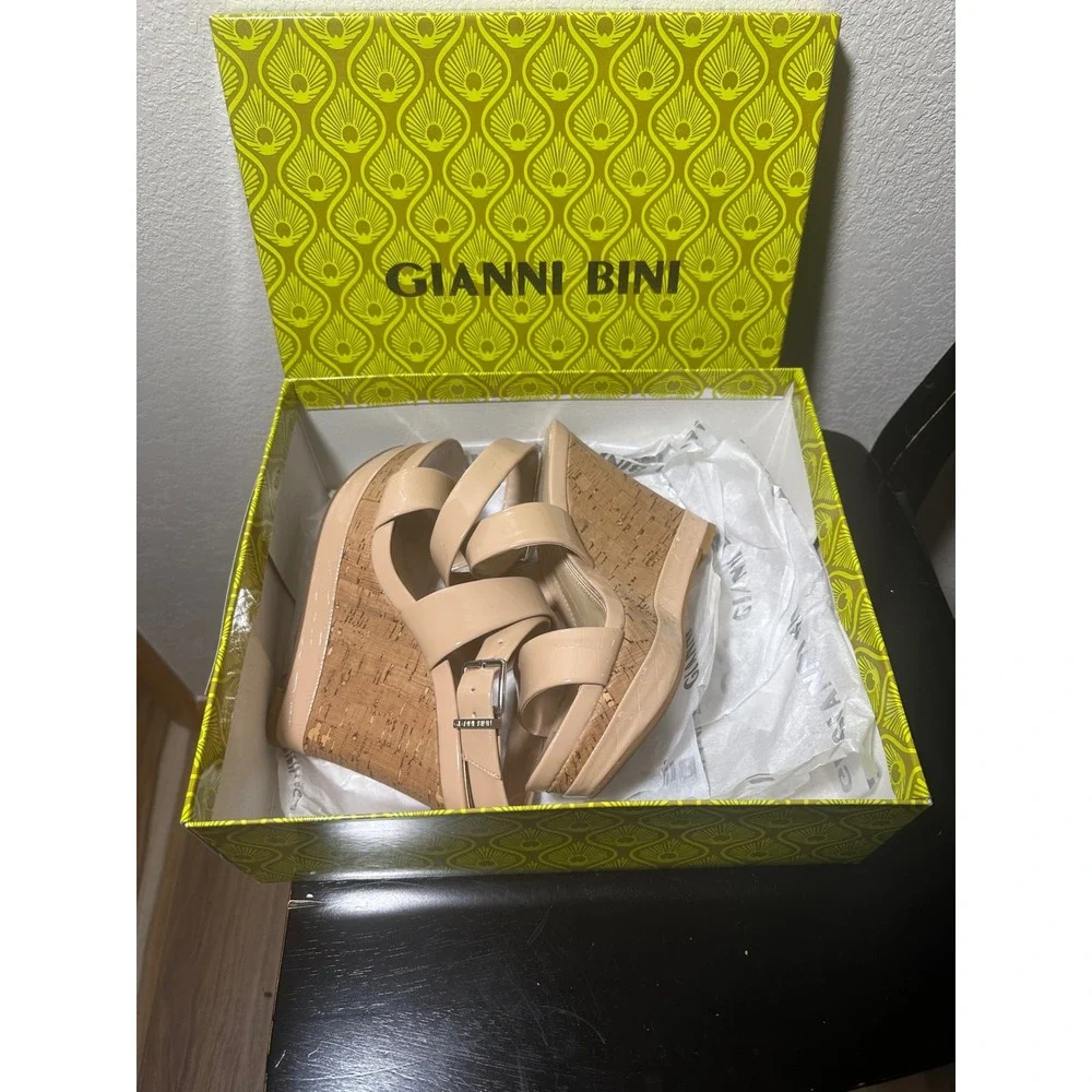 Gianni Bini Beige Patent Leather Cork Wedge‎ Platform Heels Women's Size 8.5